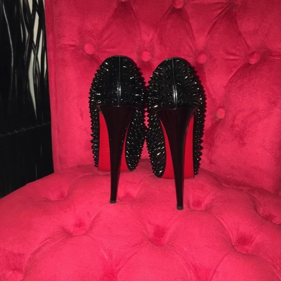 Christian Louboutin - Picture 2 of 5